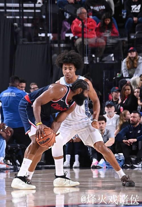 艰难!快船主场负于灰熊目前4连败,哈登带伤出战砍下13分 艰难!快船主场负于灰熊目前4连败,哈登带伤出战砍下13分
