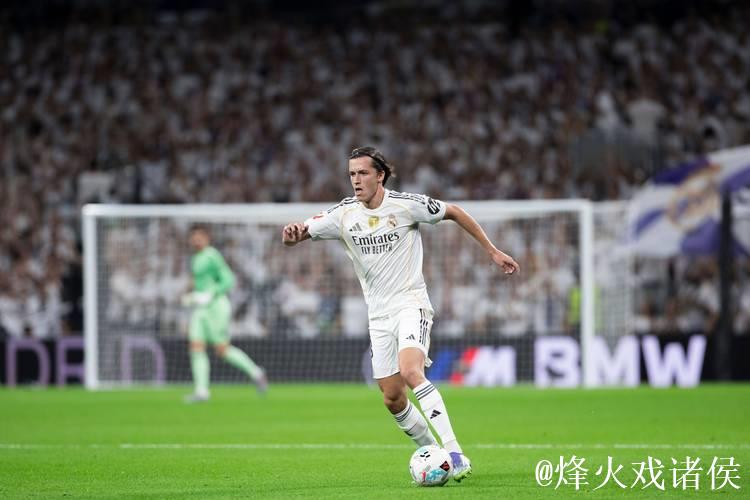 官方:皇马签下本菲卡后卫A-卡雷拉斯;据悉转会费5000万欧元 官方:皇马签下本菲卡后卫A-卡雷拉斯;据悉转会费5000万欧元