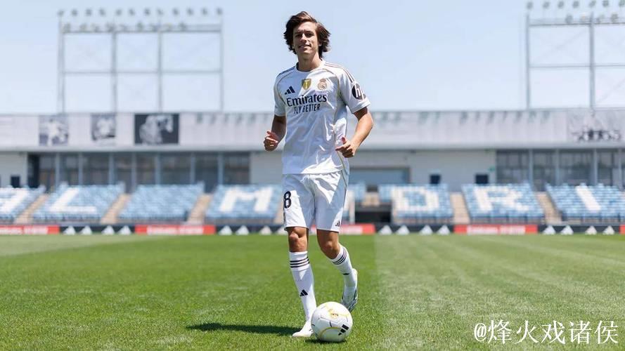 官方:皇马签下本菲卡后卫A-卡雷拉斯;据悉转会费5000万欧元 官方:皇马签下本菲卡后卫A-卡雷拉斯;据悉转会费5000万欧元