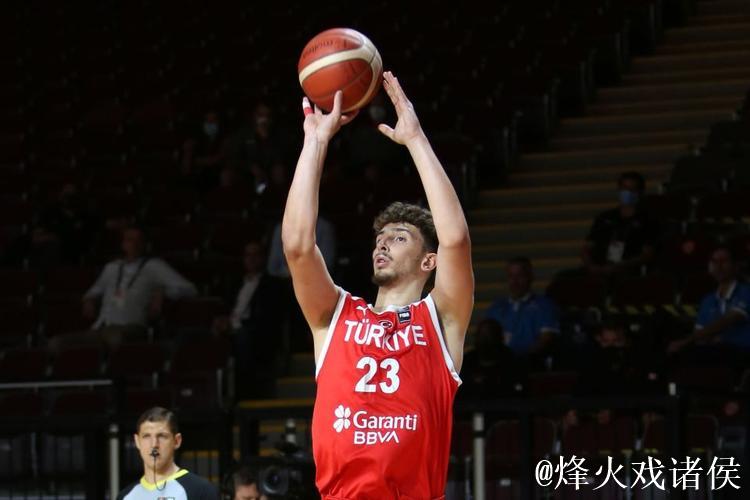 申京篮下进攻未果,乌度卡不满裁判抱怨与申京双双吃T 申京篮下进攻未果,乌度卡不满裁判抱怨与申京双双吃T