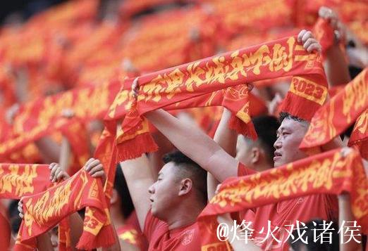 重庆和全国球迷不负国足 只盼下一次 中国足球不负你我 重庆和全国球迷不负国足 只盼下一次 中国足球不负你我