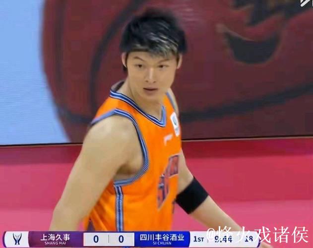 CBA俱乐部杯:王哲林17+7 上海大胜四川 CBA俱乐部杯:王哲林17+7 上海大胜四川