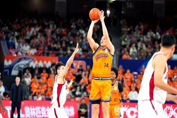 九连胜!上海大鲨鱼主场战胜山西队 九连胜!上海大鲨鱼主场战胜山西队