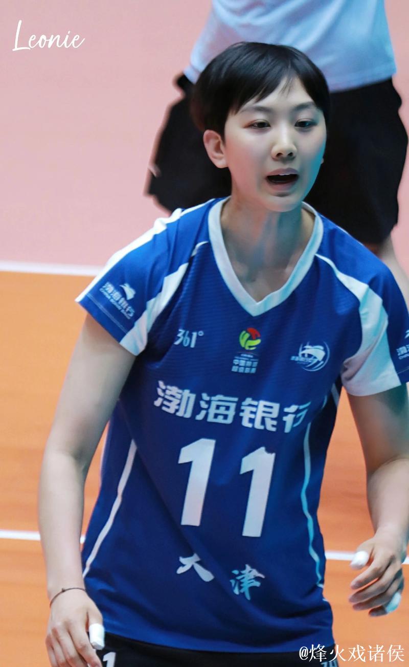 陈博雅未进入天津女排联赛第一阶段名单就被退役，尤其是王喆一句话引发众多疑问，俱乐部内部操作引发广泛争议和质疑